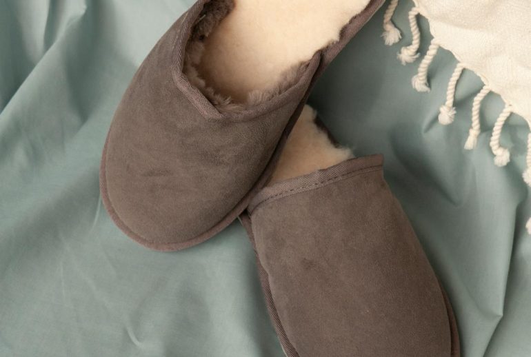 Warm wonen begint bij je voeten: de charme van klompen pantoffels