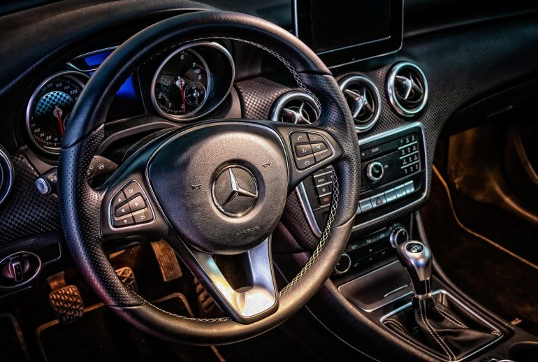 Auto financieren met verstand: wanneer kies je voor een lening en wanneer voor financial lease?